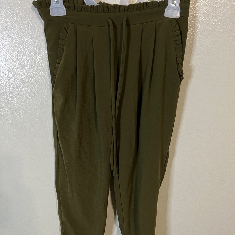 Tie slacks